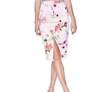 NWT Marciano beautiful floral pencil skirt